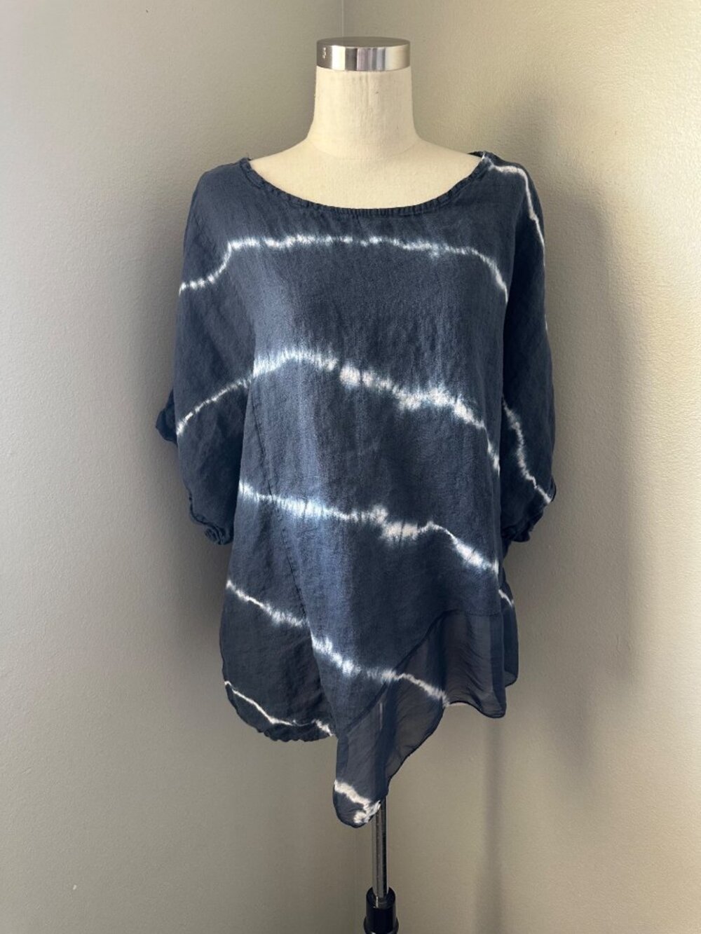 Saks Fifth Avenue Tie-Dye Linen Top Navy White Ruffle Sleeve Asymmetrical Hem L